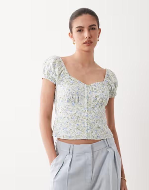 ノーバディーズ チャイルド レディース トップス シャツ フラワー柄 リネン フラワー Nobodys Child Bute linen blend sweetheart neck shirred back puff sleeve top in cream a