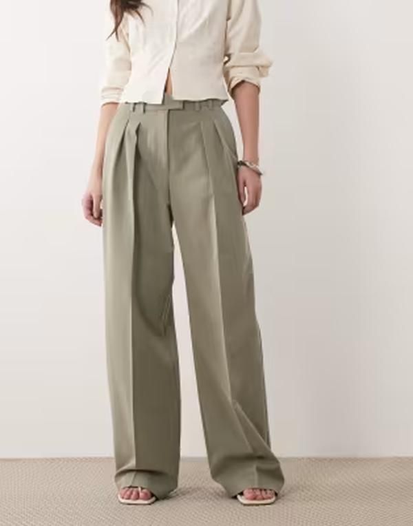 エイソス レディース ボトムス カジュアルパンツ ワイドレッグ ASOS DESIGN tailored wide leg pants with pleat detail khaki カーキ