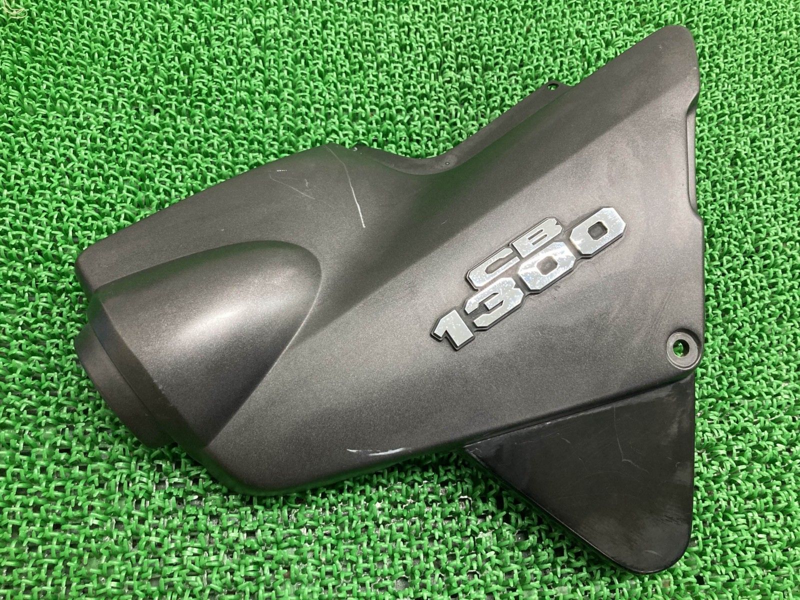 CB1300SF サイドカバー 左 ガンM ホンダ 純正 中古 SC40 98-02年 イドカウル Wc CB1300SF サイドカバー 左 ガンM ホンダ 純正 中古 SC40 98-02年