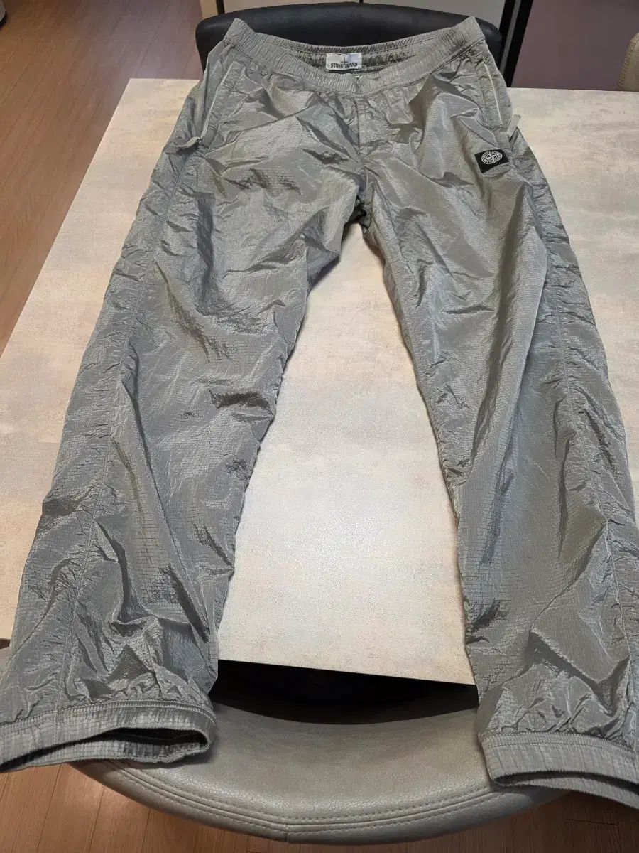 STONE ISLAND ナイロン メタル ジョガーパンツ