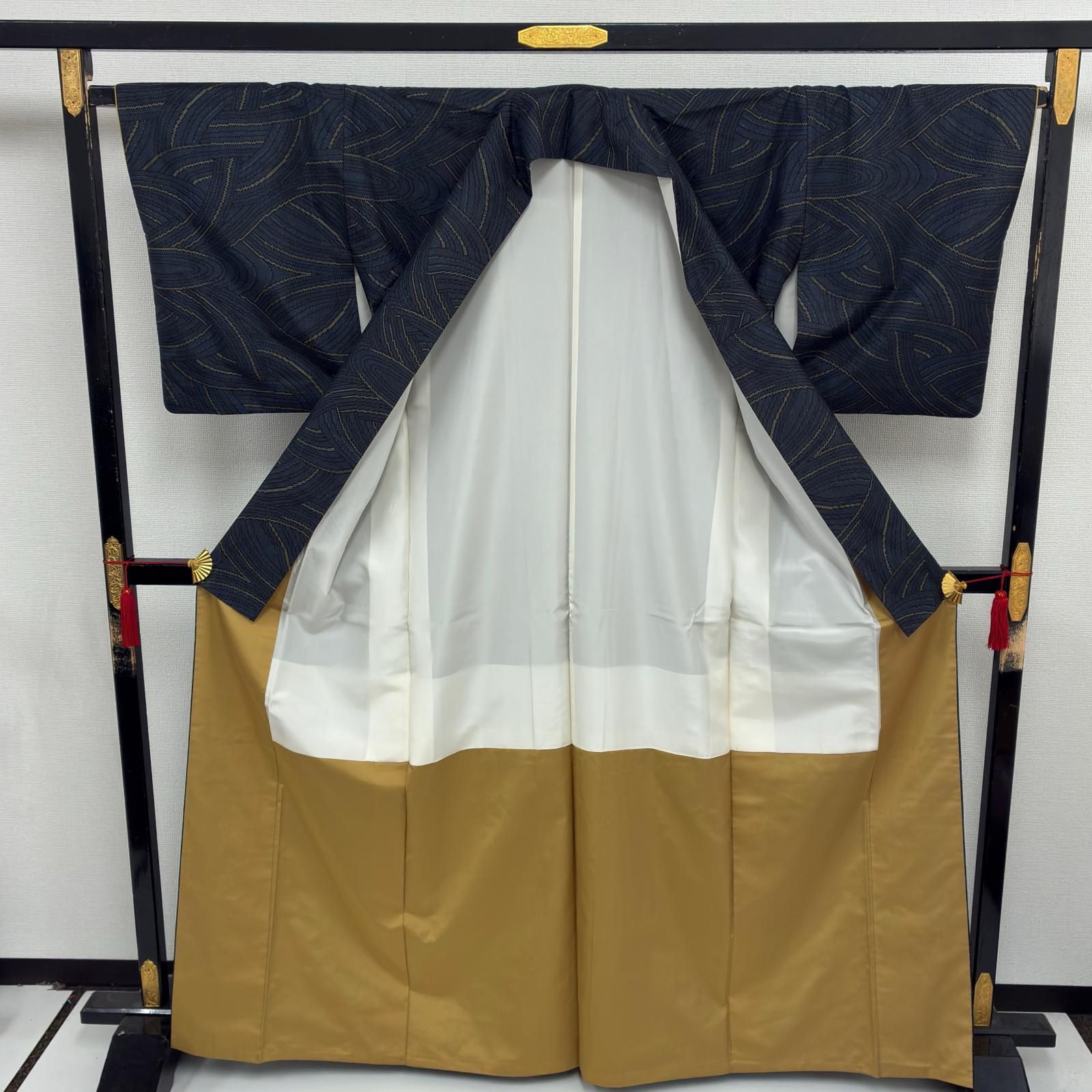 本場大島紬 正絹 泥藍染め 一元式 流水絣 袷 着物 MK-8189 - メルカリ