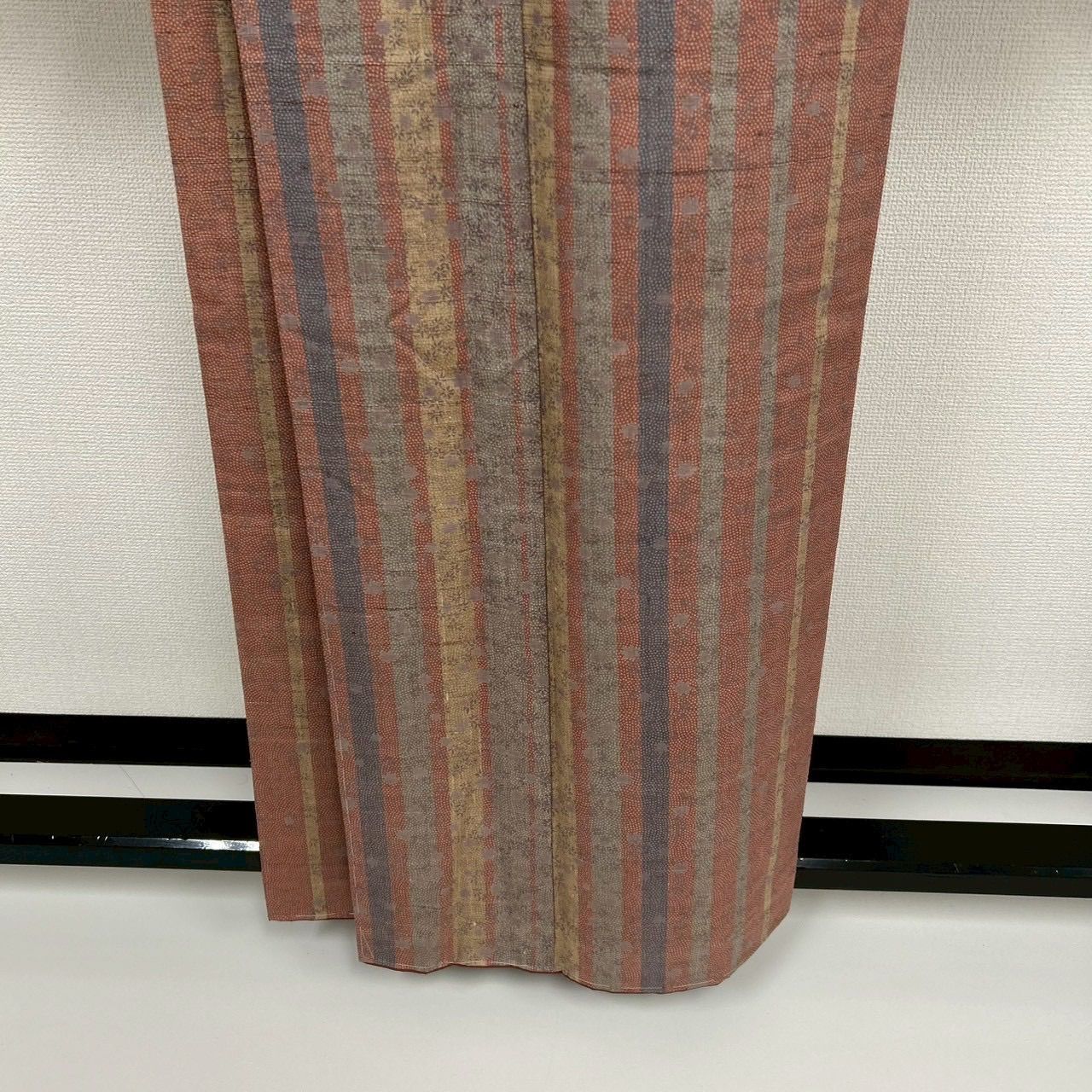 真綿紬 縞模様 素敵な染め 正絹 着物 MK-998 - メルカリ 真綿紬 縞模様 素敵な染め 正絹 着物 MK-998 - メルカリ