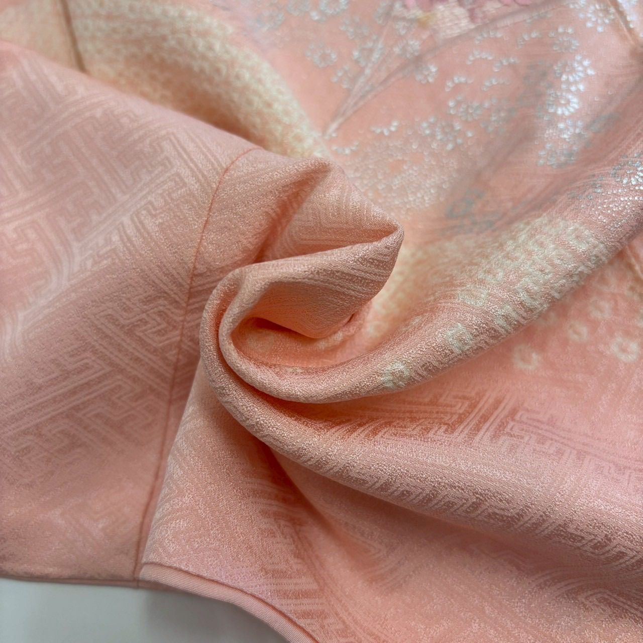付下げ 刺繍 絞り 紋無し 紗綾形の地模様 訪問着 正絹 着物 MK-962