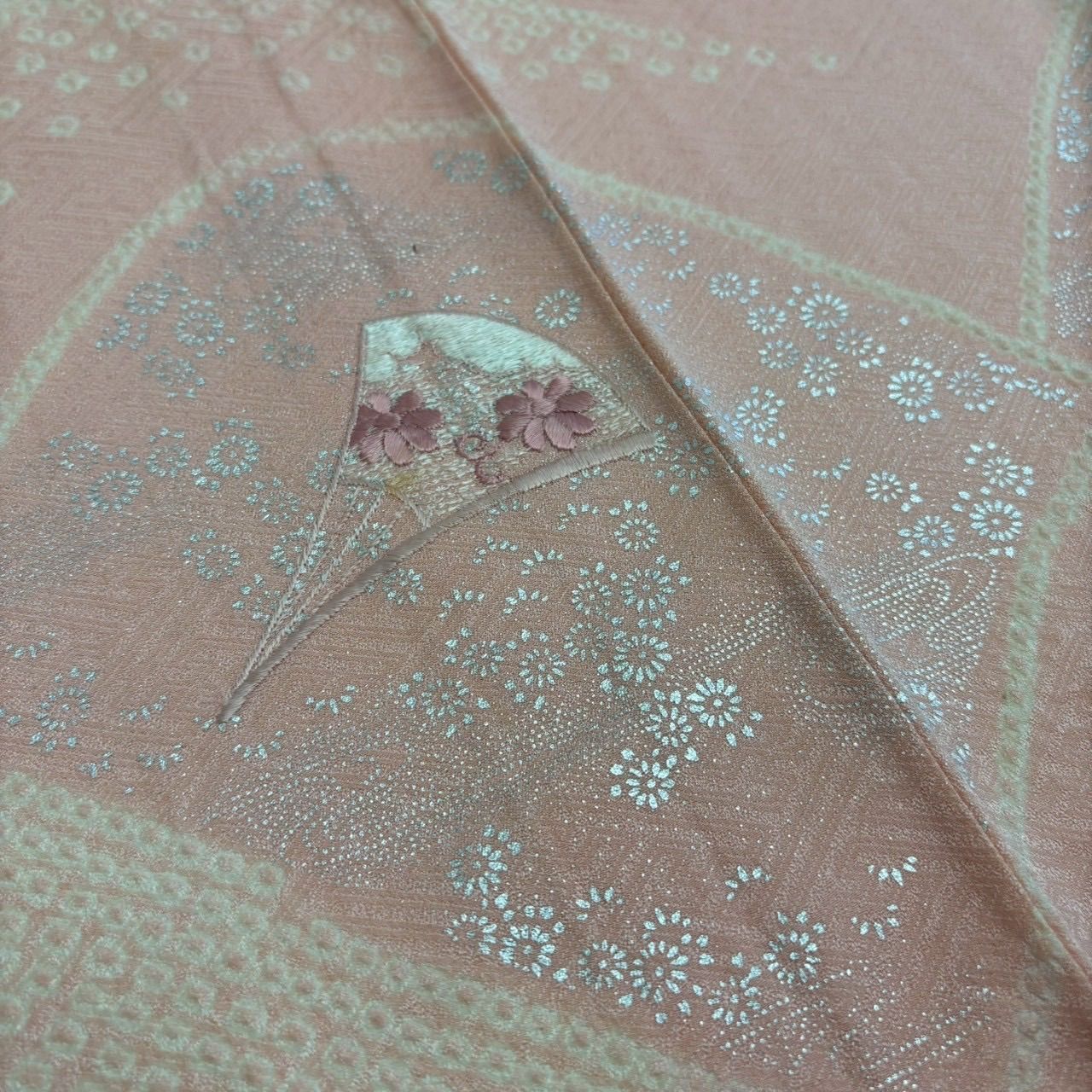 付下げ 刺繍 絞り 紋無し 紗綾形の地模様 訪問着 正絹 着物 MK-962