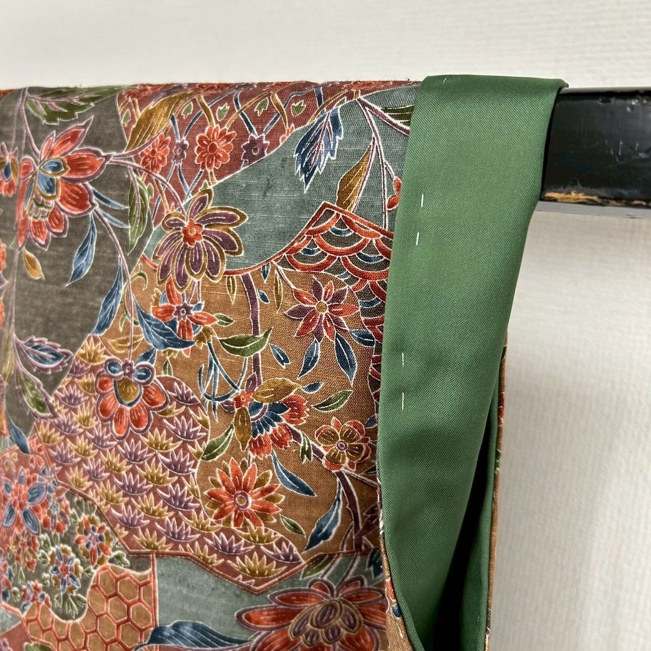 本場結城紬 真綿紬 寄せ柄の更紗の花唐草 染め 正絹 MK-985 - メルカリ