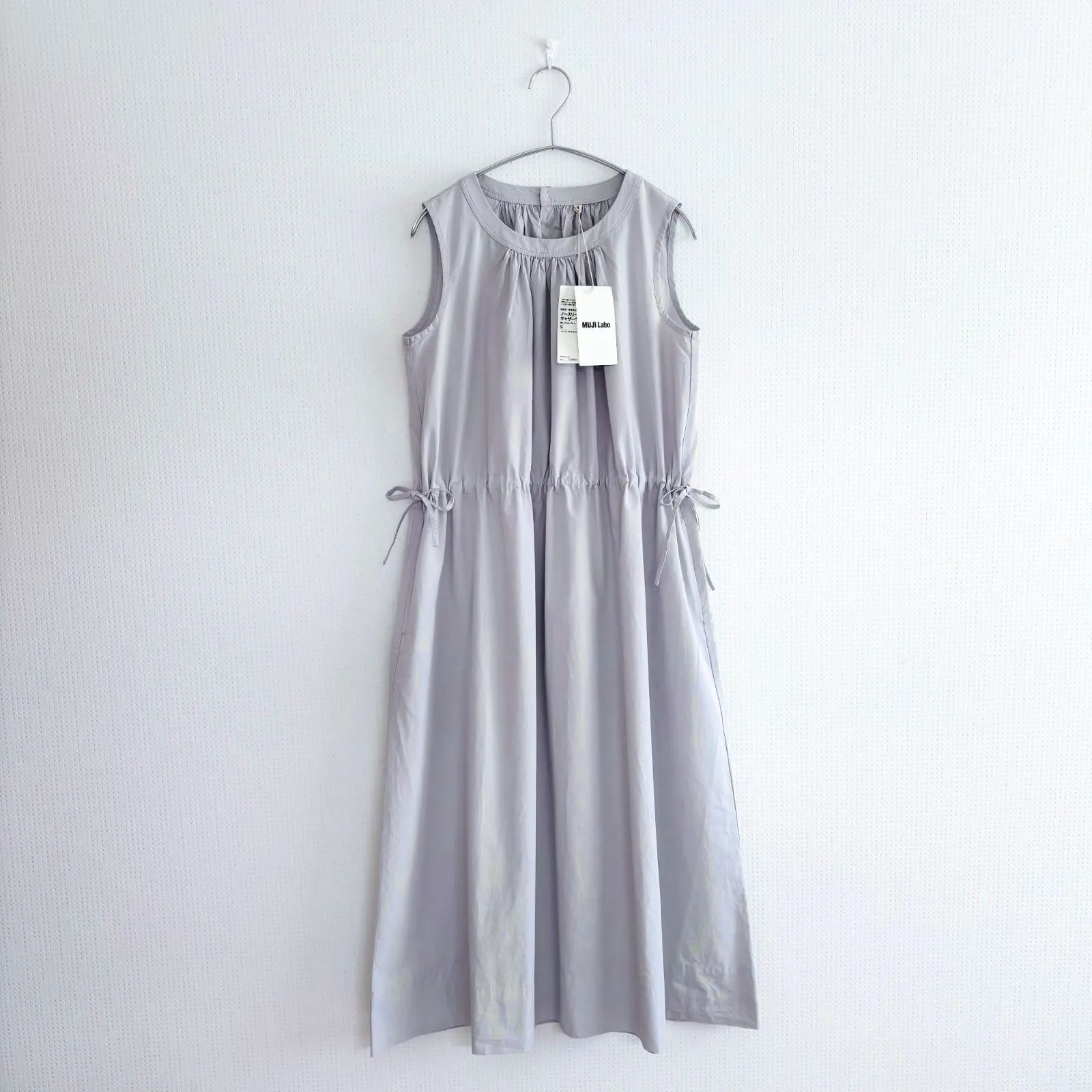 MUJI Labo ムジラボ 無印良品 25SS 和紙混高密度ポプリン ノースリーブ　ギャザーワンピース　ロング丈　グレー　サイズS　コットン75％　綿　和紙　オーガニックコットン　Aライン ギャザー ポケット付き 春夏 新品未使用 【D348】