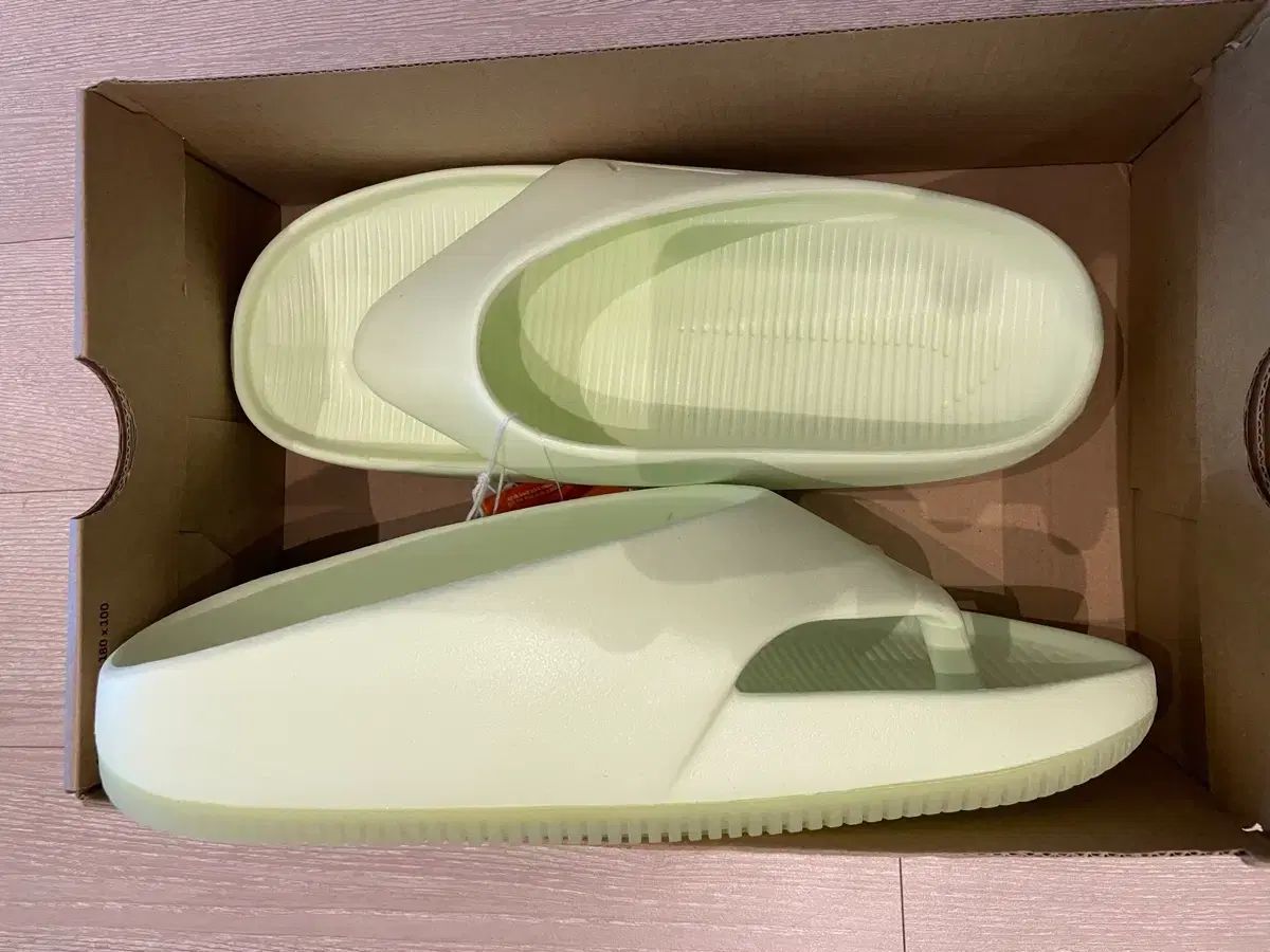 250 (W) NIKE カム フリップ フロップ ベアリー ボルト 出品
