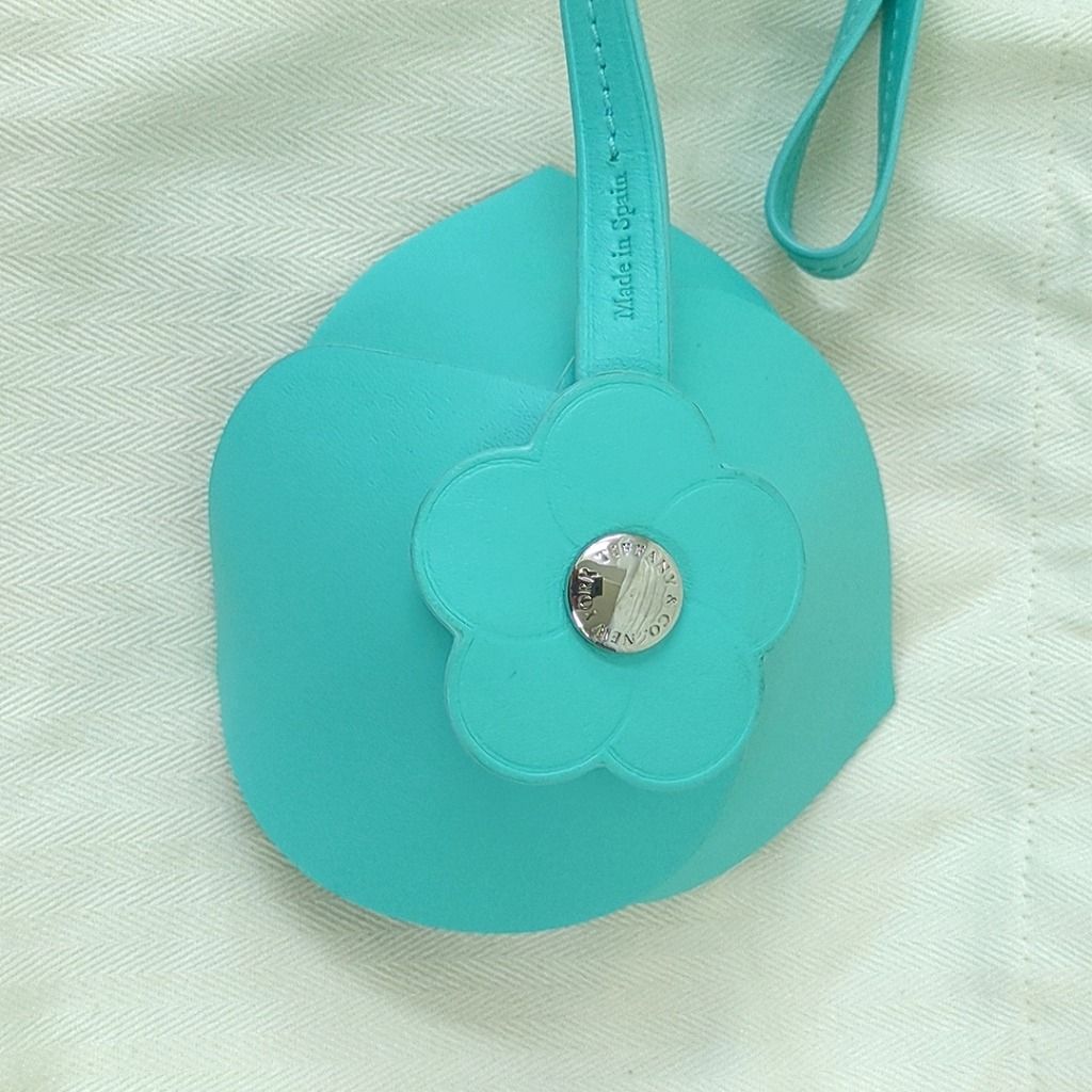 TIFFANY & Co. フラワーバッグチャーム ティファニー TIFFANY&Co. ティファニー フラワー バッグチャーム スペイン製 - メルカリ
