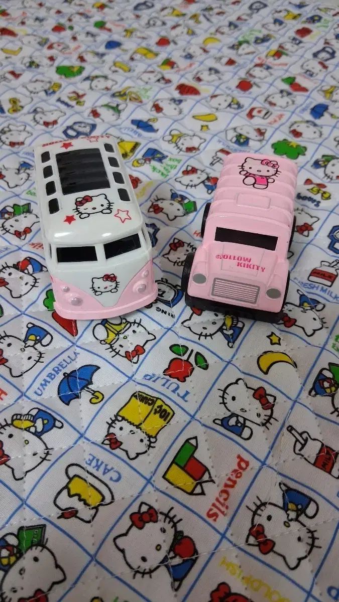 ハローキティキーホルダーミニカー ハローキティ ミニカー キーホルダー - メルカリ