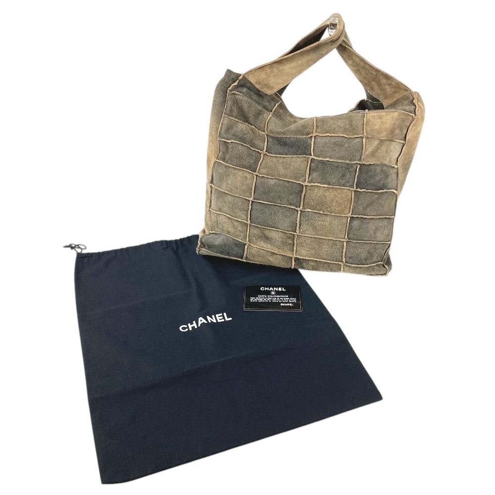 CHANEL グレー スエード ショルダーバッグ CHANEL シャネル ショルダーバッグ スエード グレー系 - メルカリ