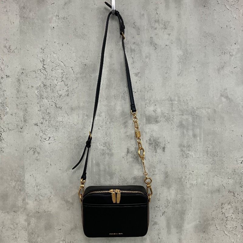 CHARLES&KEITH チャールズアンドキース ブラック ロック＆キーチェーン