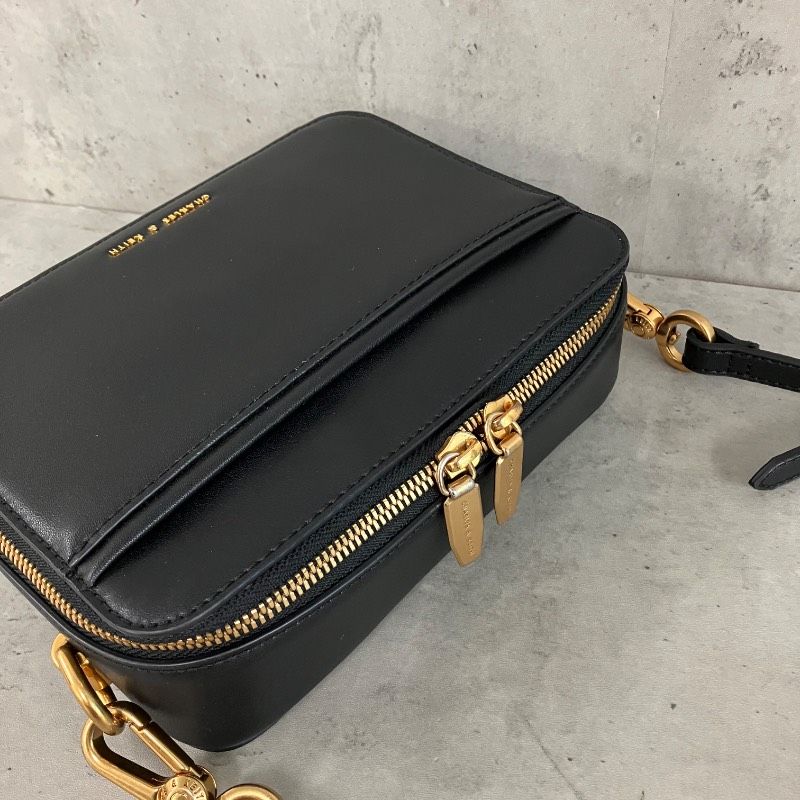 CHARLES&KEITH チャールズアンドキース ブラック ロック＆キーチェーン