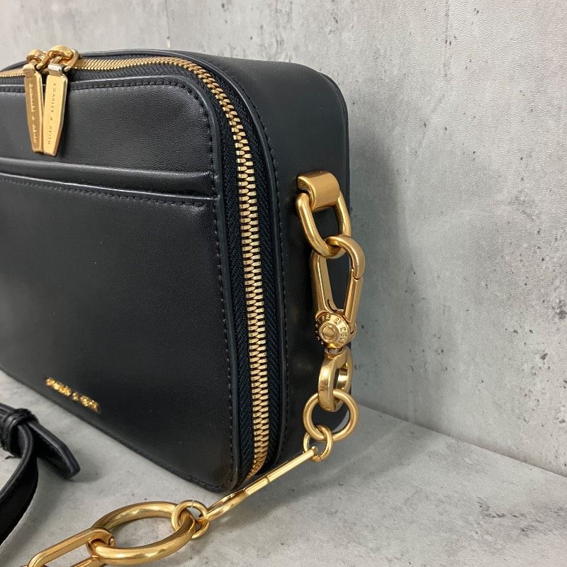 CHARLES&KEITH チャールズアンドキース ブラック ロック＆キーチェーン