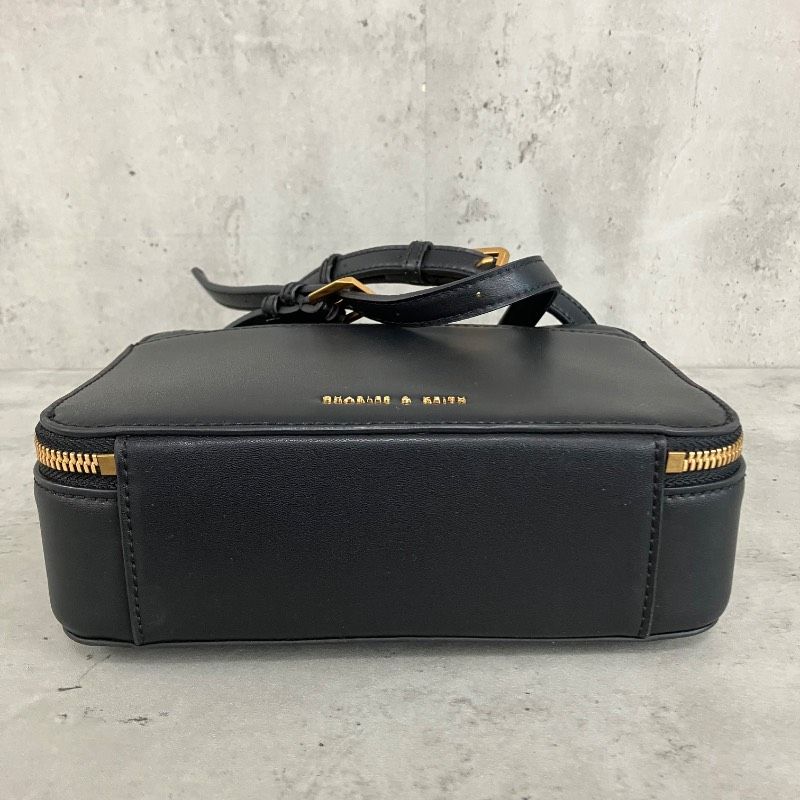 CHARLES&KEITH チャールズアンドキース ブラック ロック＆キーチェーン