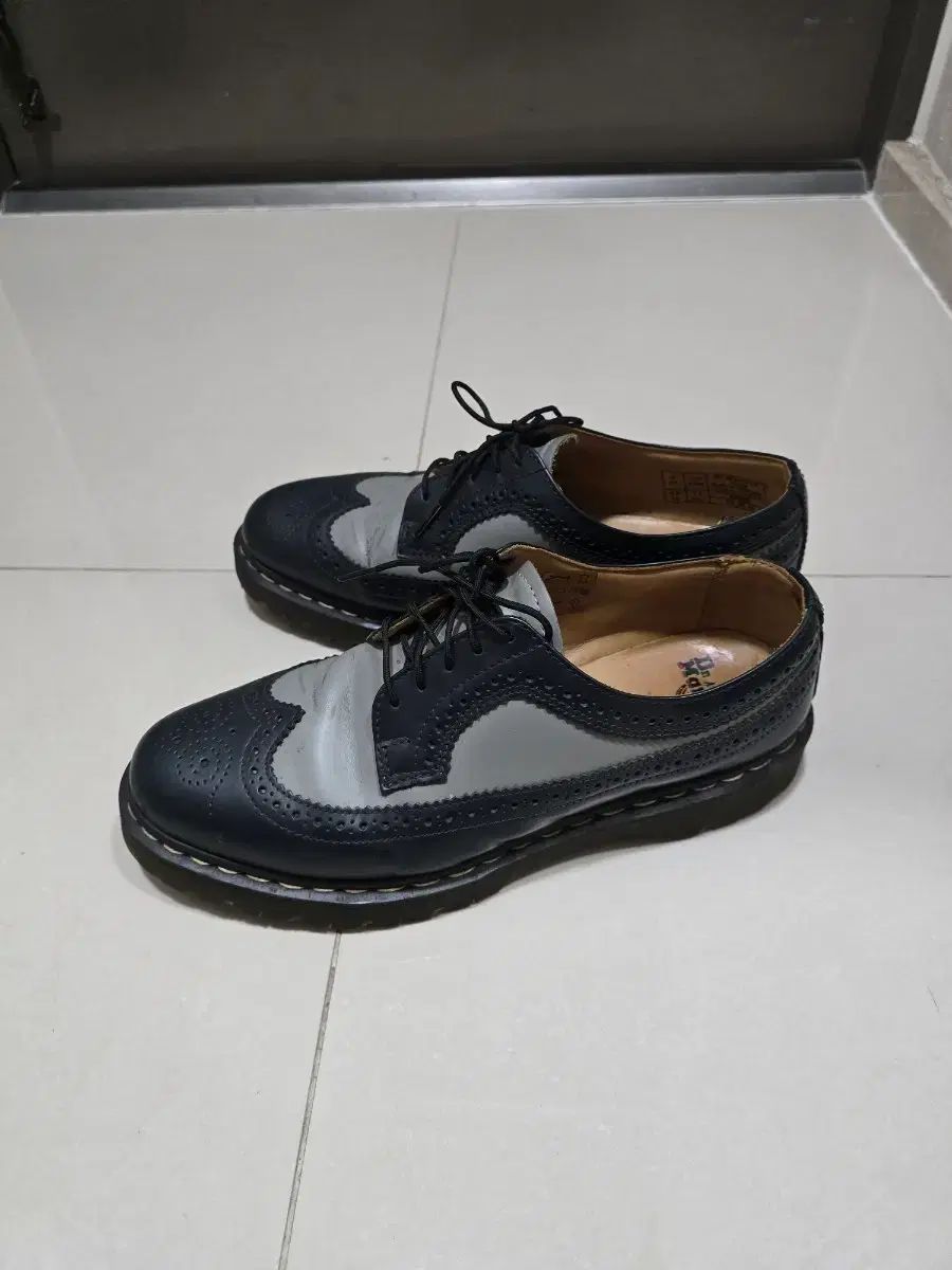 280 DR. MARTENS ドクターマーチン 14399 ウイングチップ 5ホール ネイビー/グレー 7,847円