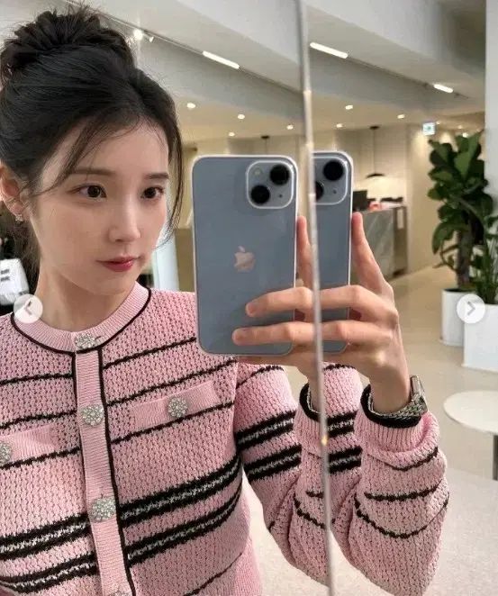 IU セルフ・ポートレイト カーディガン