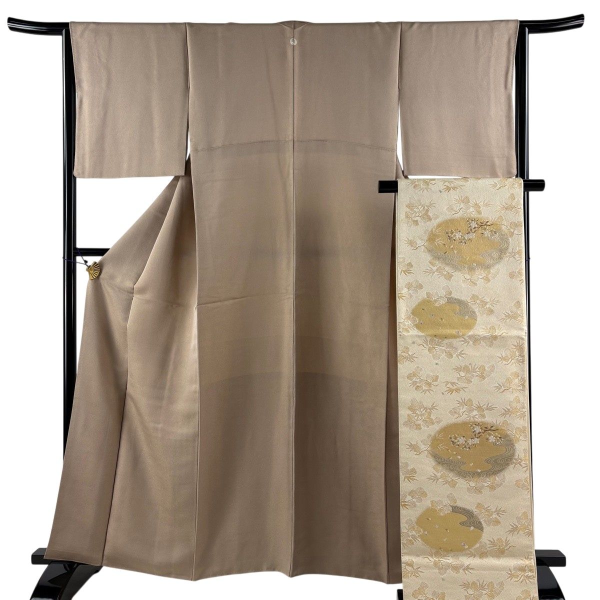 色無地 身丈161cm 裄丈65cm M 袷 袋帯セット 金通し 薄茶色 正絹 秀品 一つ紋 【中古】