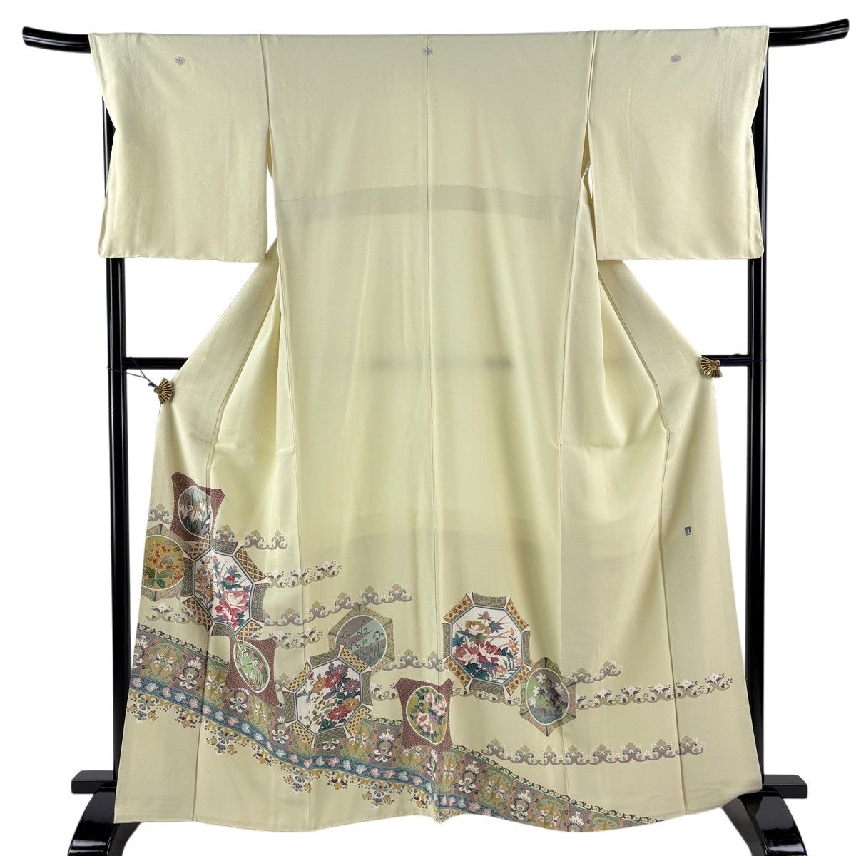 【美品】 色留袖 身丈163.5cm 裄丈67.5cm L 袷 落款 草花 花丸文 薄黄 正絹 秀品 三つ紋 【中古】