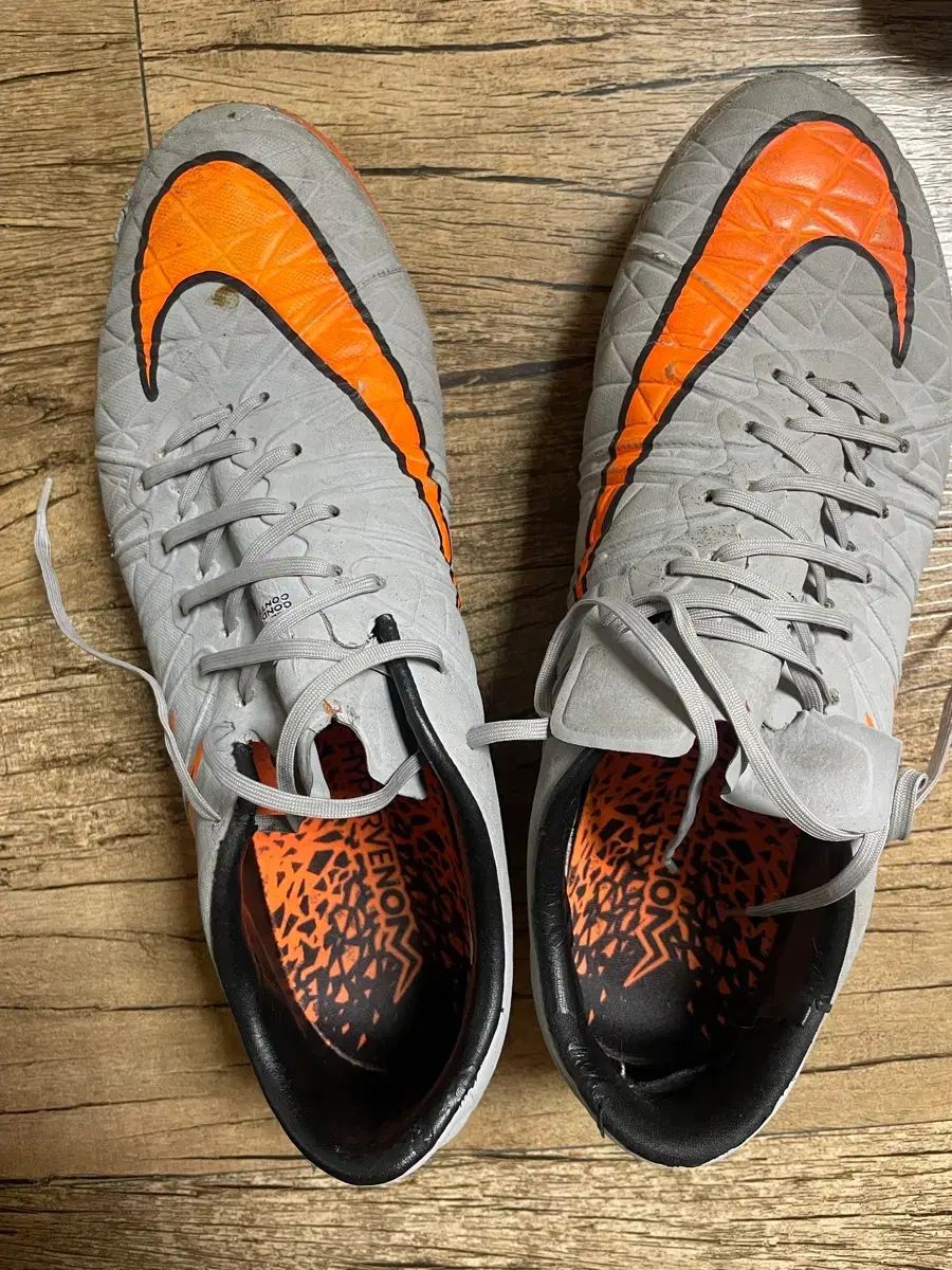 正月セール！　Nike ハイパーヴェノムAG グレー/オレンジ 正月セール！ Nike ハイパーヴェノムAG グレー/オレンジ 【公式通販】