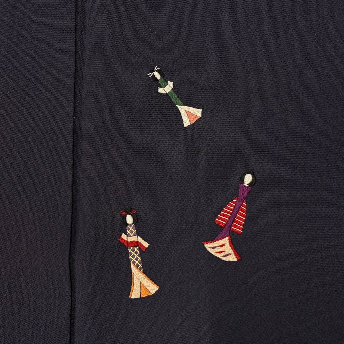 付下げ 身丈155cm 裄丈63cm S 袷 人形 刺繍 箔 濃紺 正絹 秀品 【中古