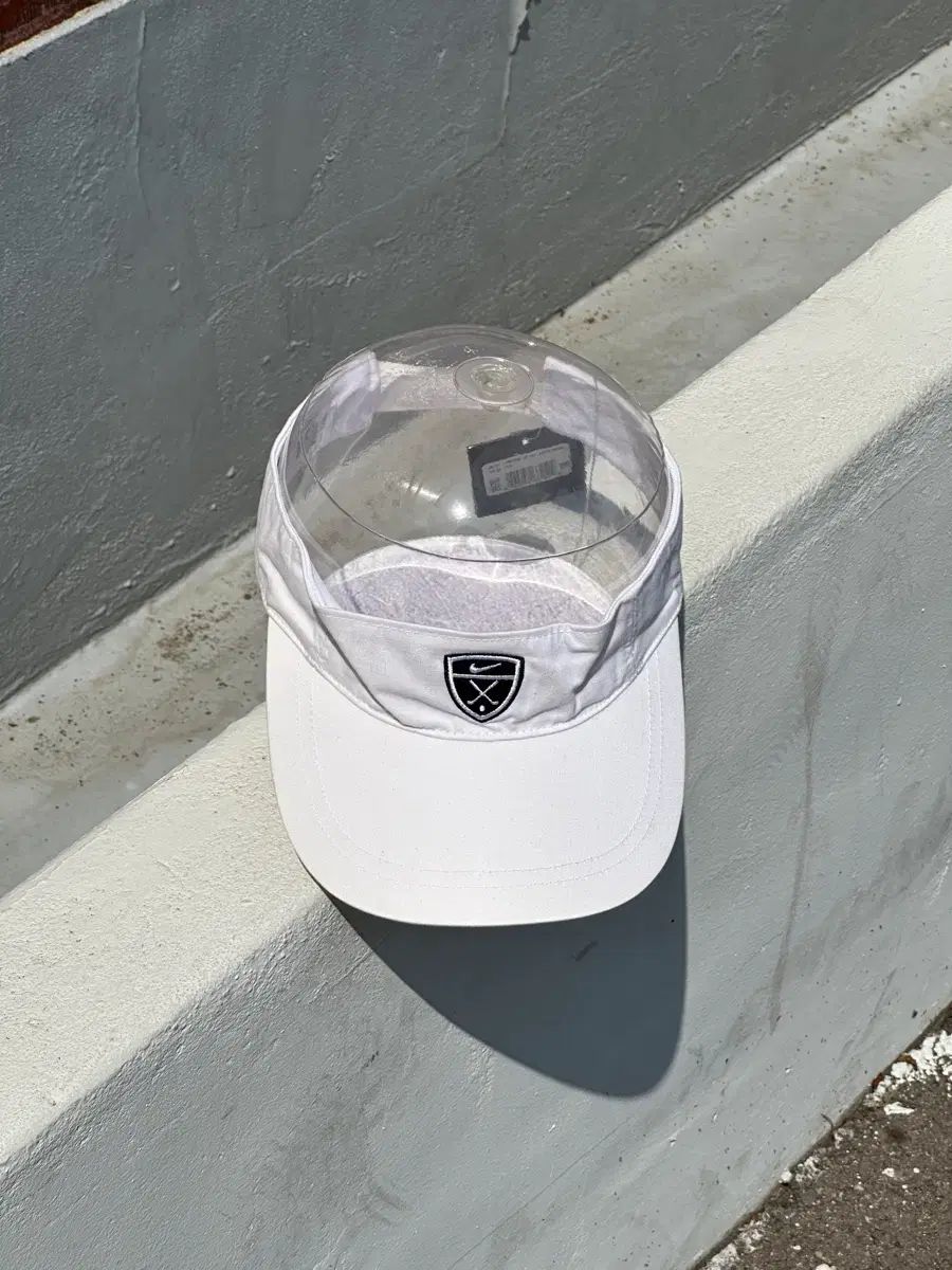 (新品) F 00s NIKE ナイキ ゴルフ 白 サンキャップ サンバイザー 帽子