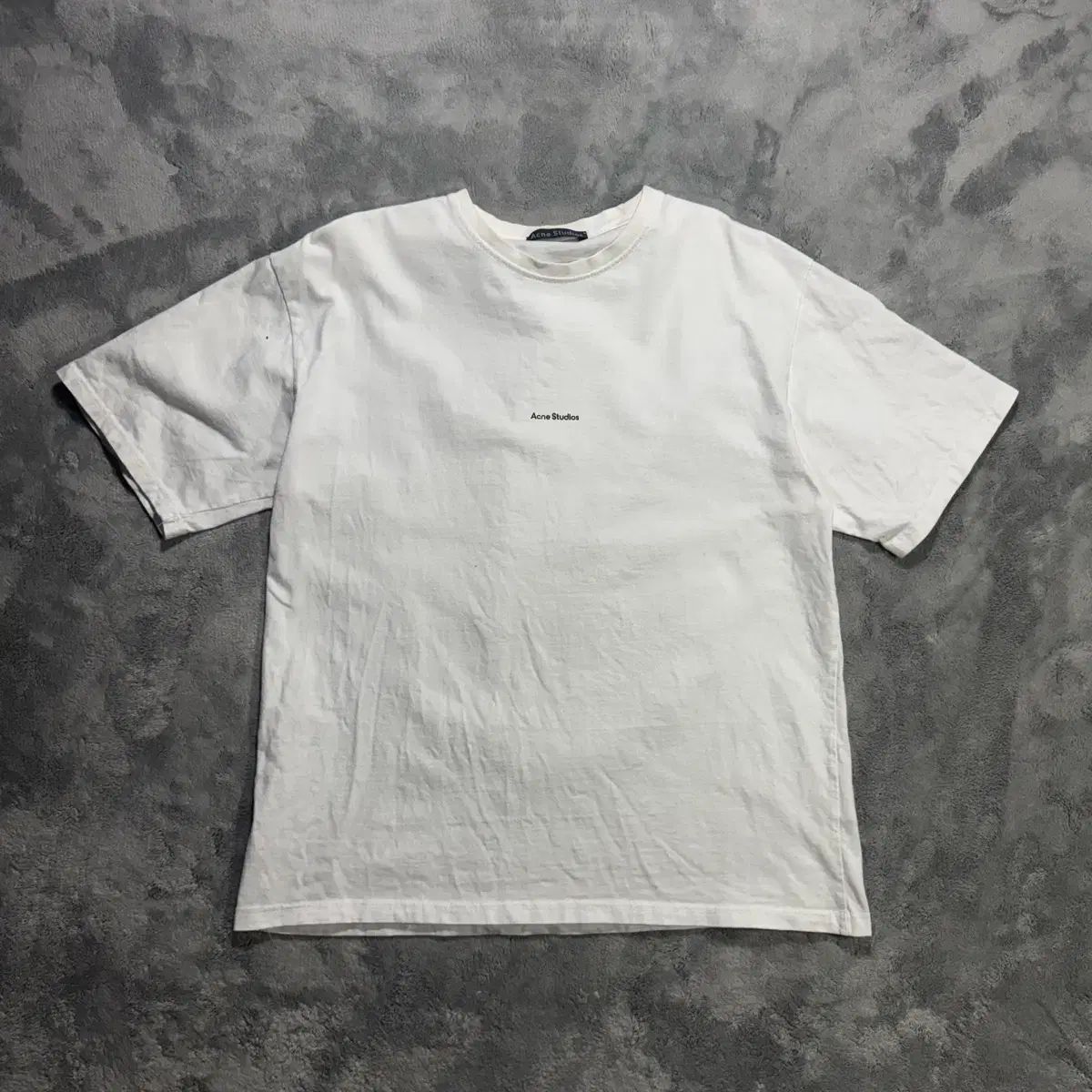 アクネストゥディオズ センターレタリング Tシャツ