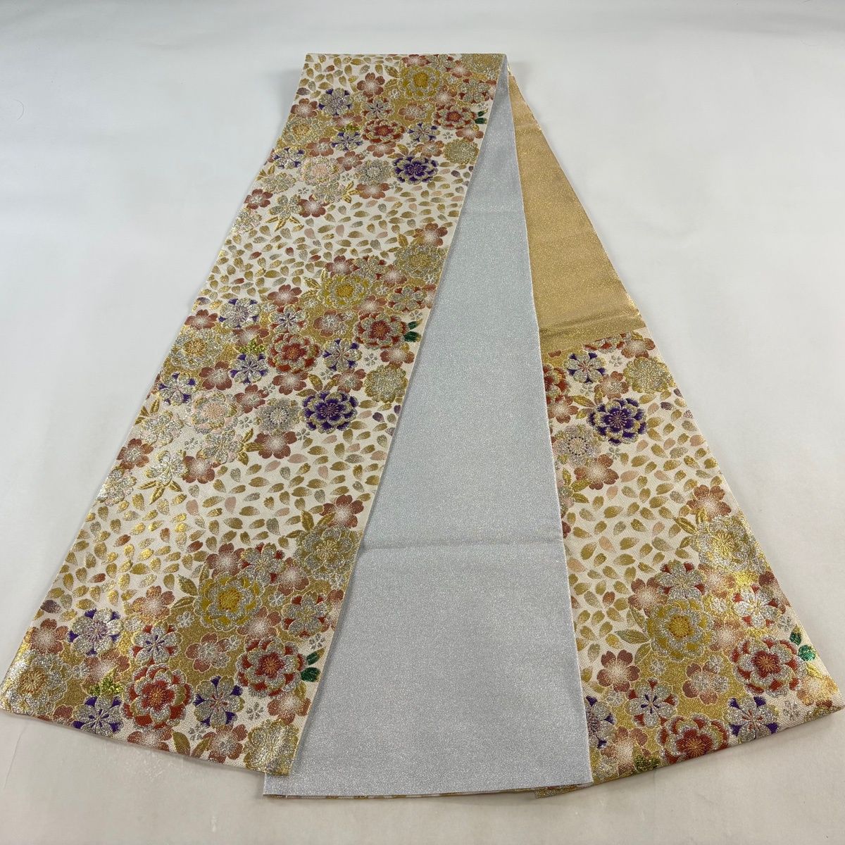 袋帯 秀品 振袖向き 桜 花びら 金糸 箔 金色 六通 正絹 【中古
