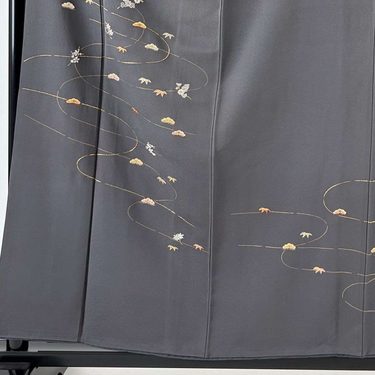 付下げ 身丈157.5cm 裄丈66cm M 袷 松竹梅 流水 刺繍 金糸 灰色 正絹
