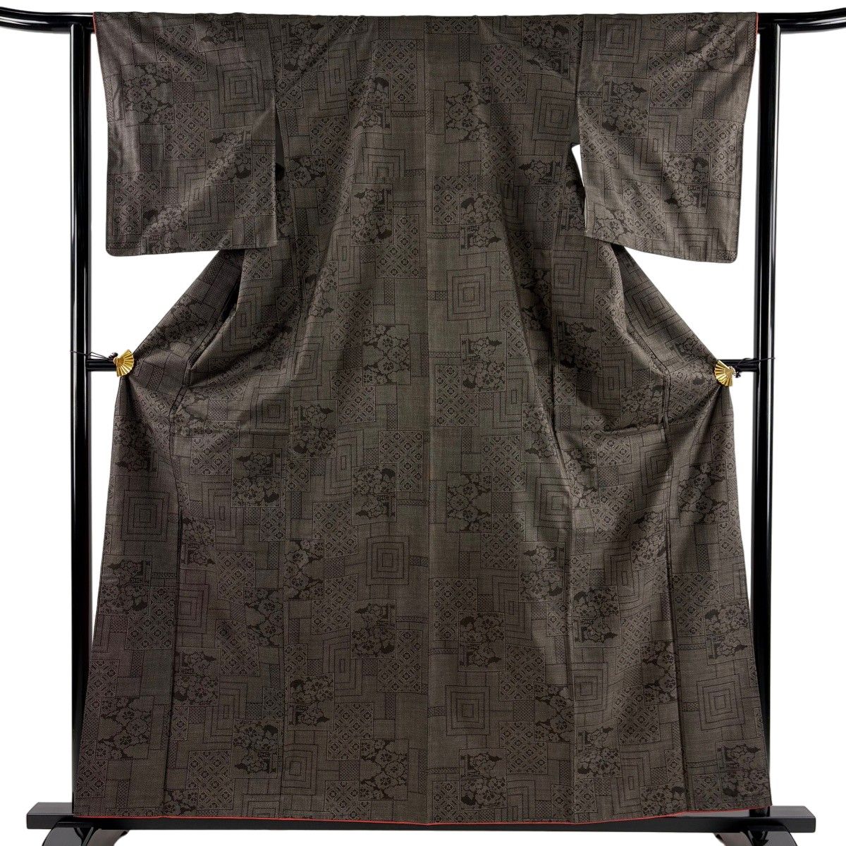 【美品】 大島紬 身丈161.5cm 裄丈62.5cm S 袷 証紙 花 幾何学模様 純泥染 焦茶色 正絹 秀品 【中古】