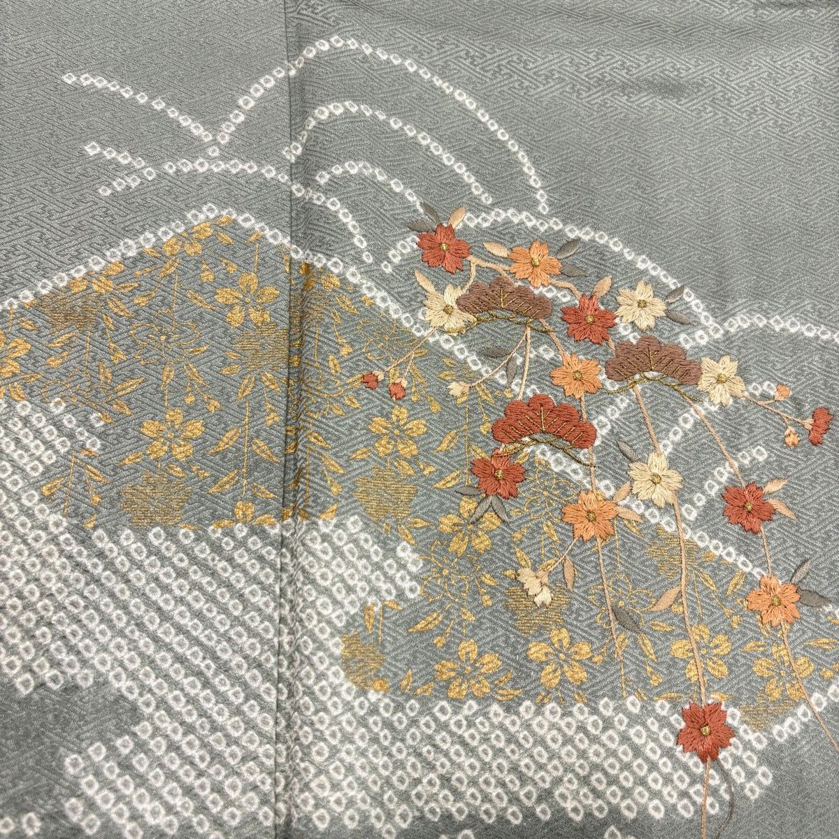 付下げ 身丈153cm 裄丈65cm M 袷 笠松 枝垂れ桜 刺繍 絞り 灰緑 正絹 