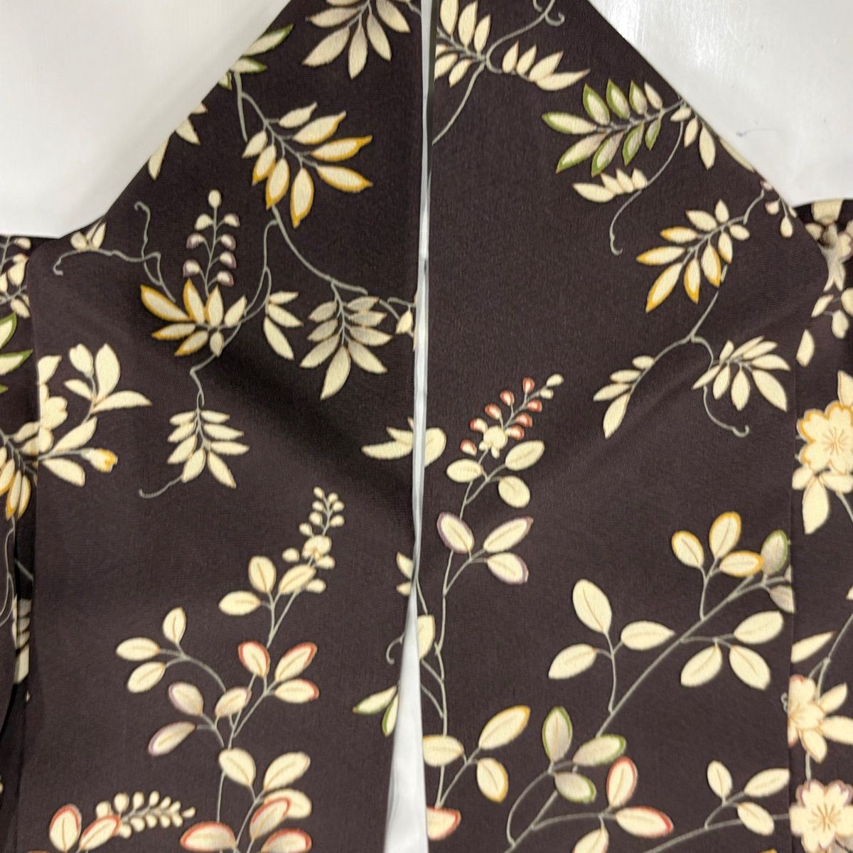 美品】 小紋 身丈160.5cm 裄丈66cm M 袷 桜 葉柄 焦茶色 正絹 秀品
