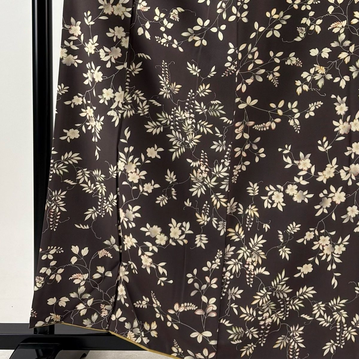 美品】 小紋 身丈160.5cm 裄丈66cm M 袷 桜 葉柄 焦茶色 正絹 秀品