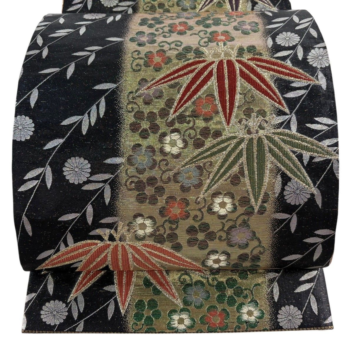 【美品】 袋帯 秀品 笹 草花 箔 黒 六通 正絹 【中古】