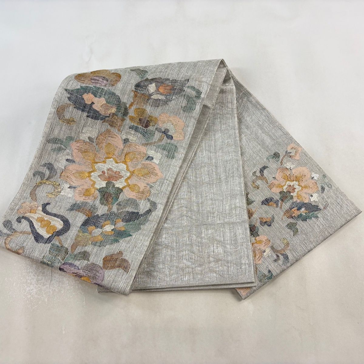 美品】 袋帯 秀品 草花 金銀糸 箔 灰色 お太鼓柄 正絹 【中古】 - メルカリ