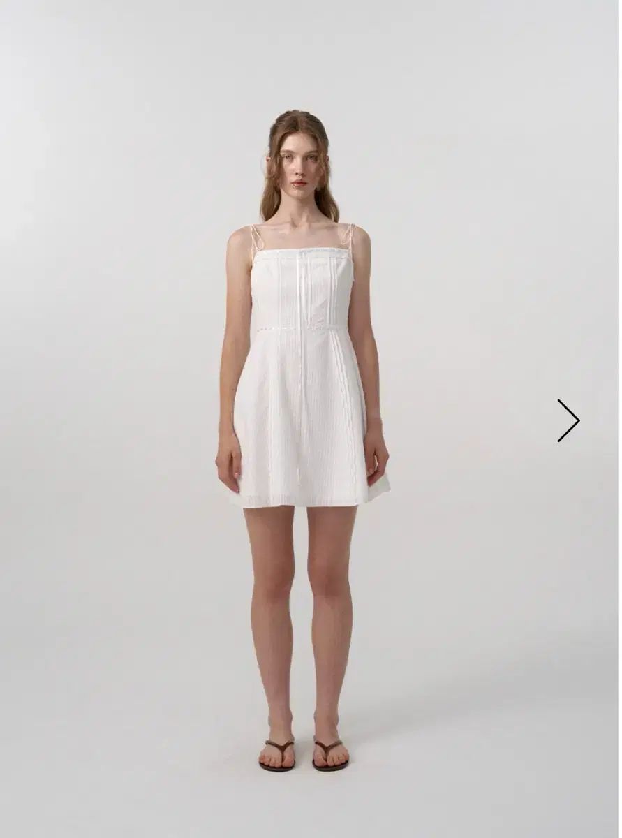 ザ・バーネット- Lace-Edged Sleeveless Mini Dress