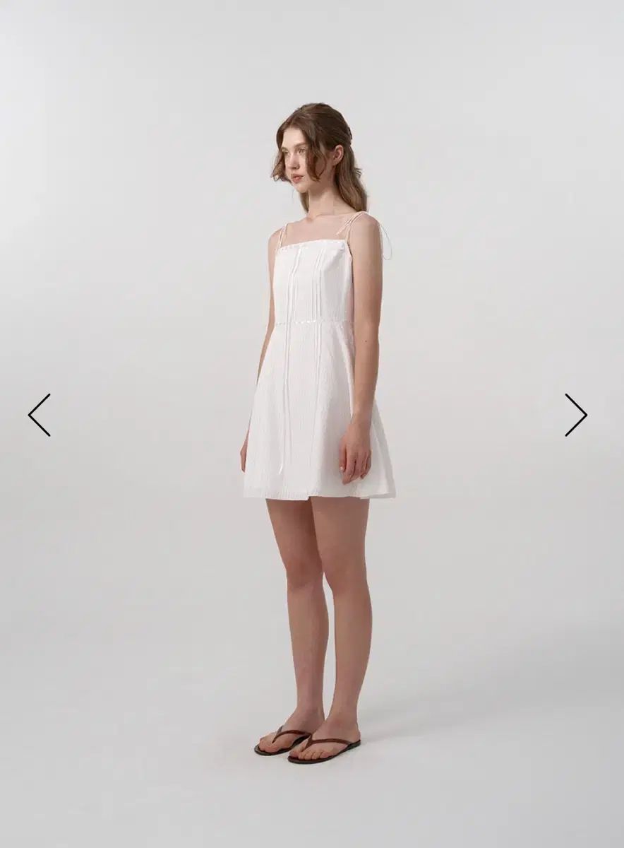 ザ・バーネット- Lace-Edged Sleeveless Mini Dress