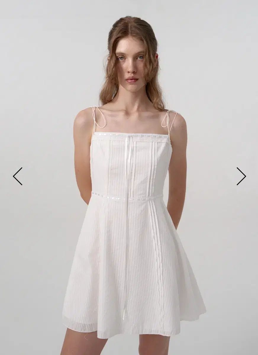 ザ・バーネット- Lace-Edged Sleeveless Mini Dress