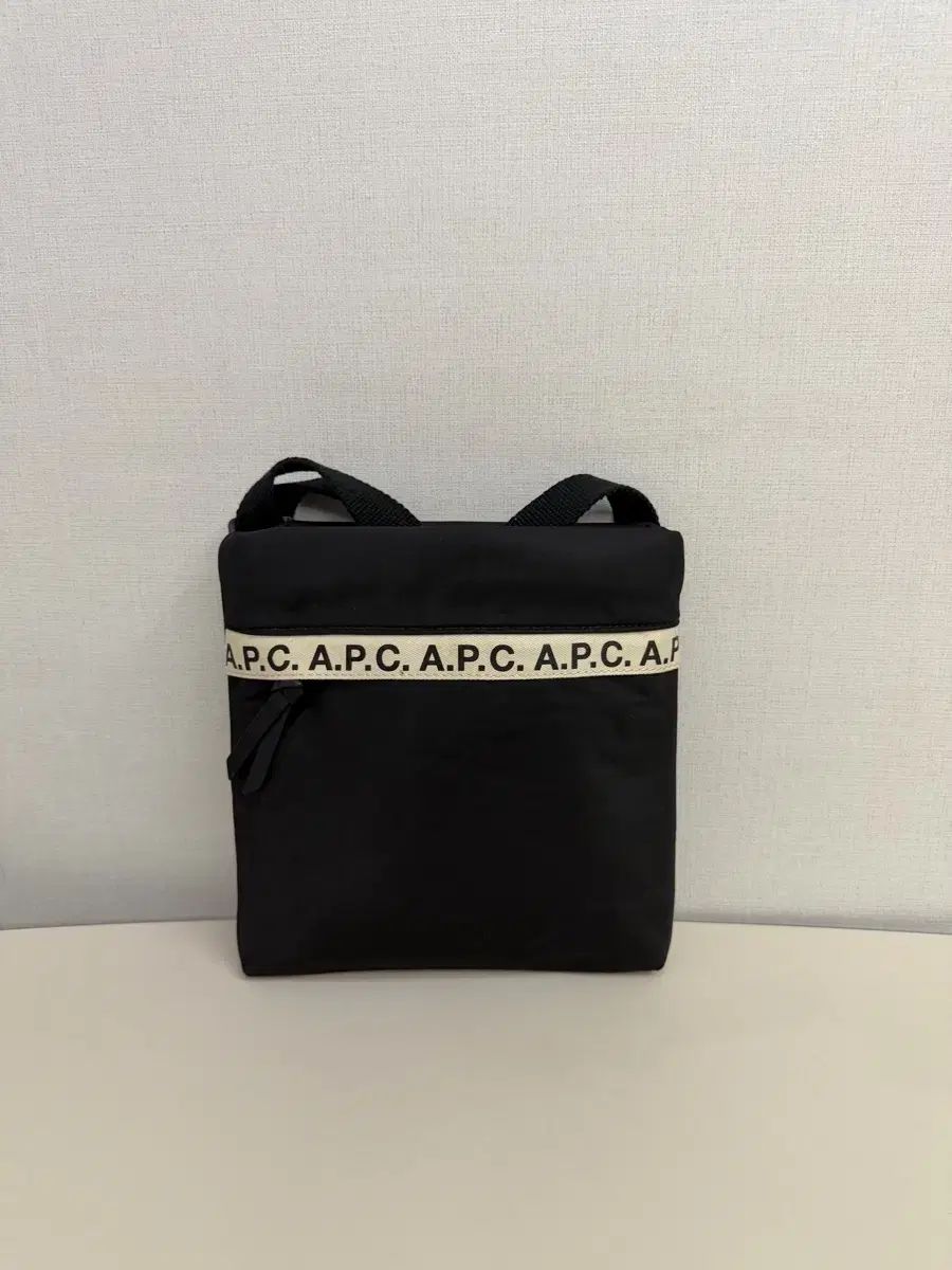 A.P.C. リー フィット サッチェル ブラック