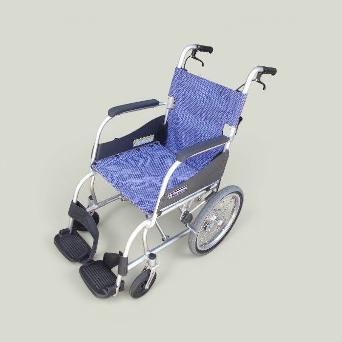 送料無料（一部地域を除く）介助用 軽量車椅子 ふわりす KF16-40SB        ts-26-0413-13 送料無料（一部地域を除く）介助用 軽量車椅子 ふわりす KF16-40SB ts