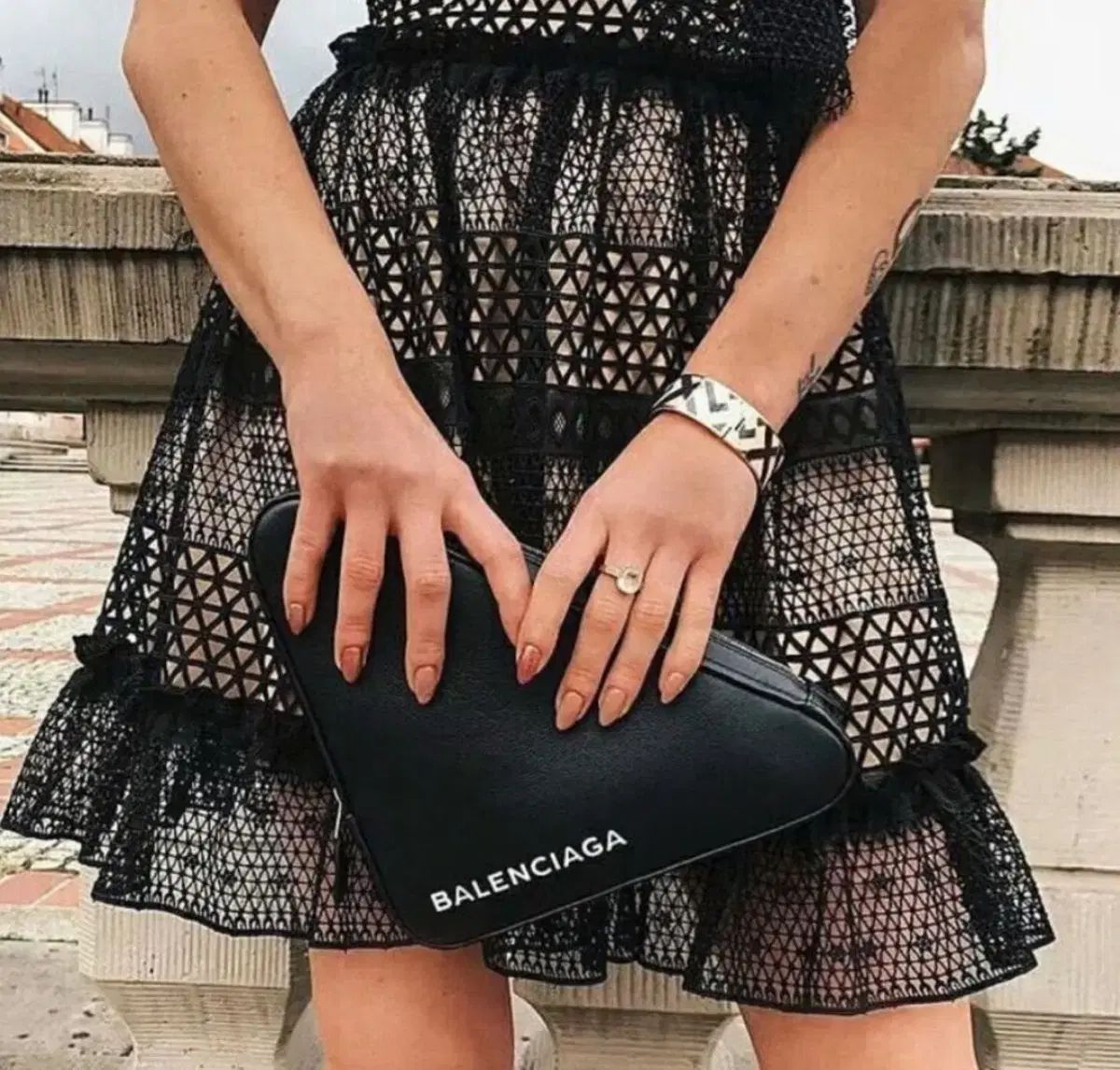 バレンシアガ トライアングル クラッチバッグ(正規品)