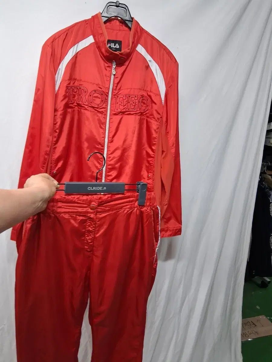 FILA フィラ レッド ウィンドブレーカー 上下セット 105 新品