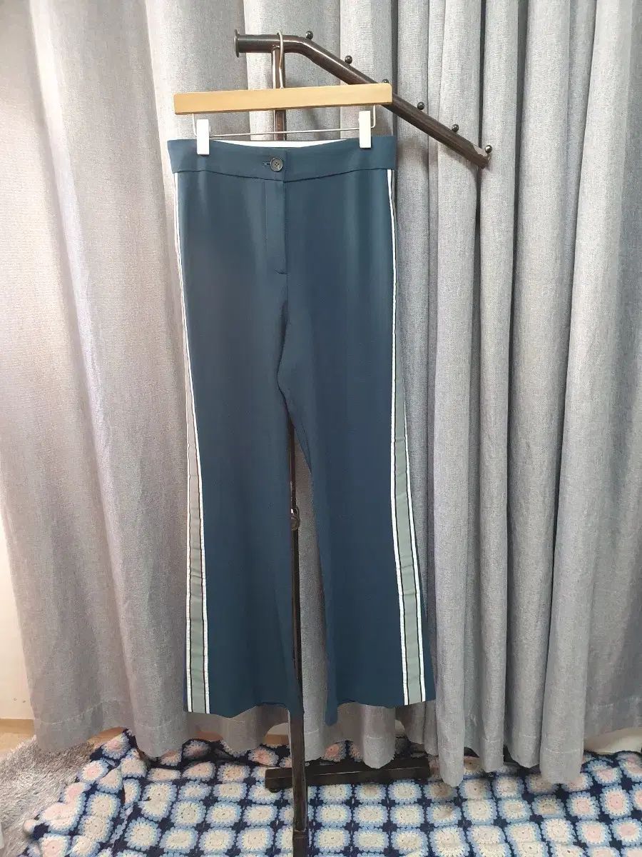 Mアンダーソンベル ブルー スラックス