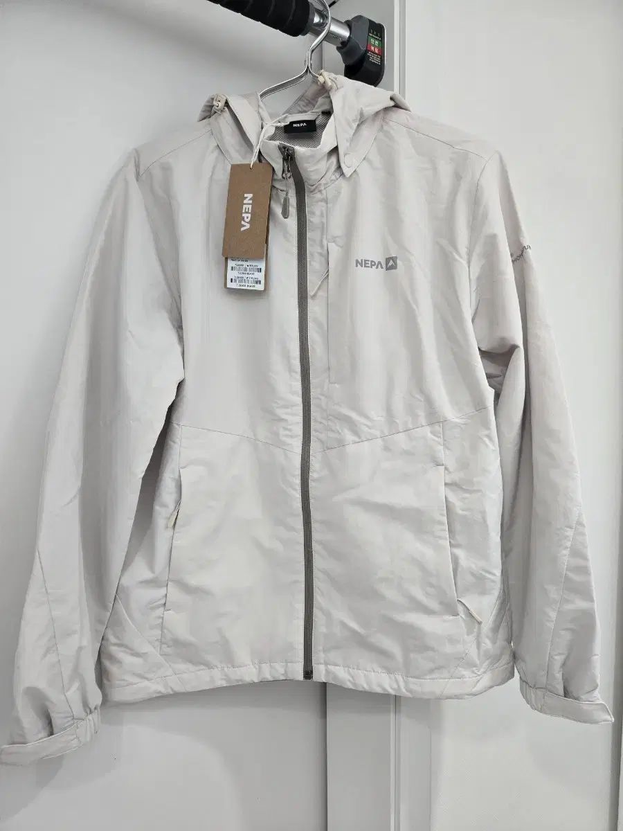NEPA ネパ ウィンドブレーカー 新品 商品
