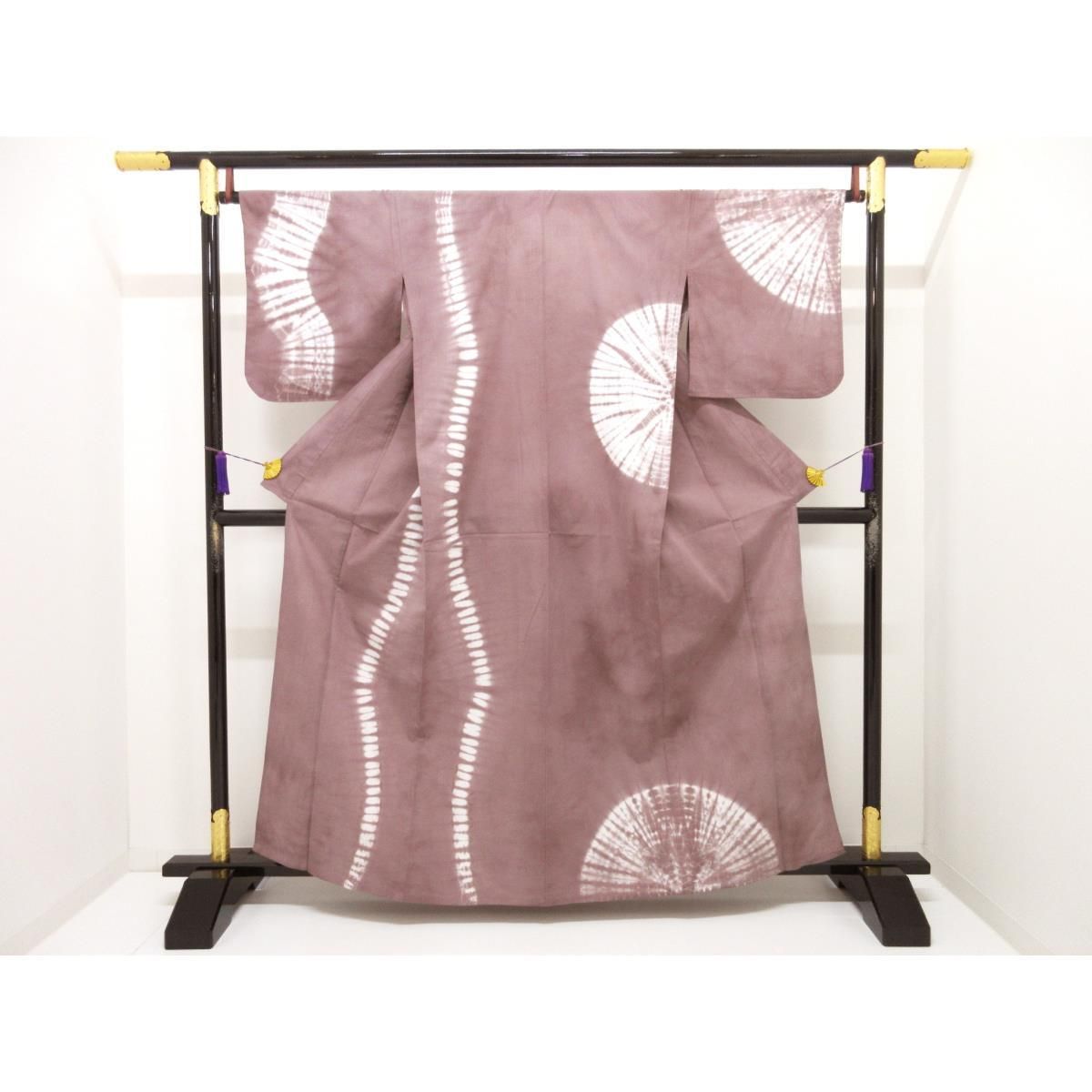 【新品】女ゆかた　絞り加工　Ｍサイズ
