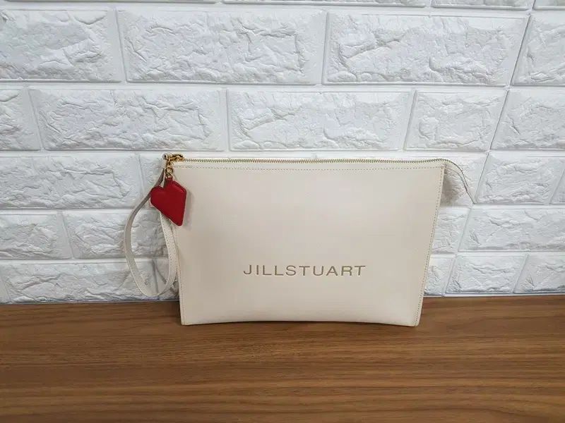 JILL STUART ジルスチュアート クラッチバッグ (ハートチャーム)