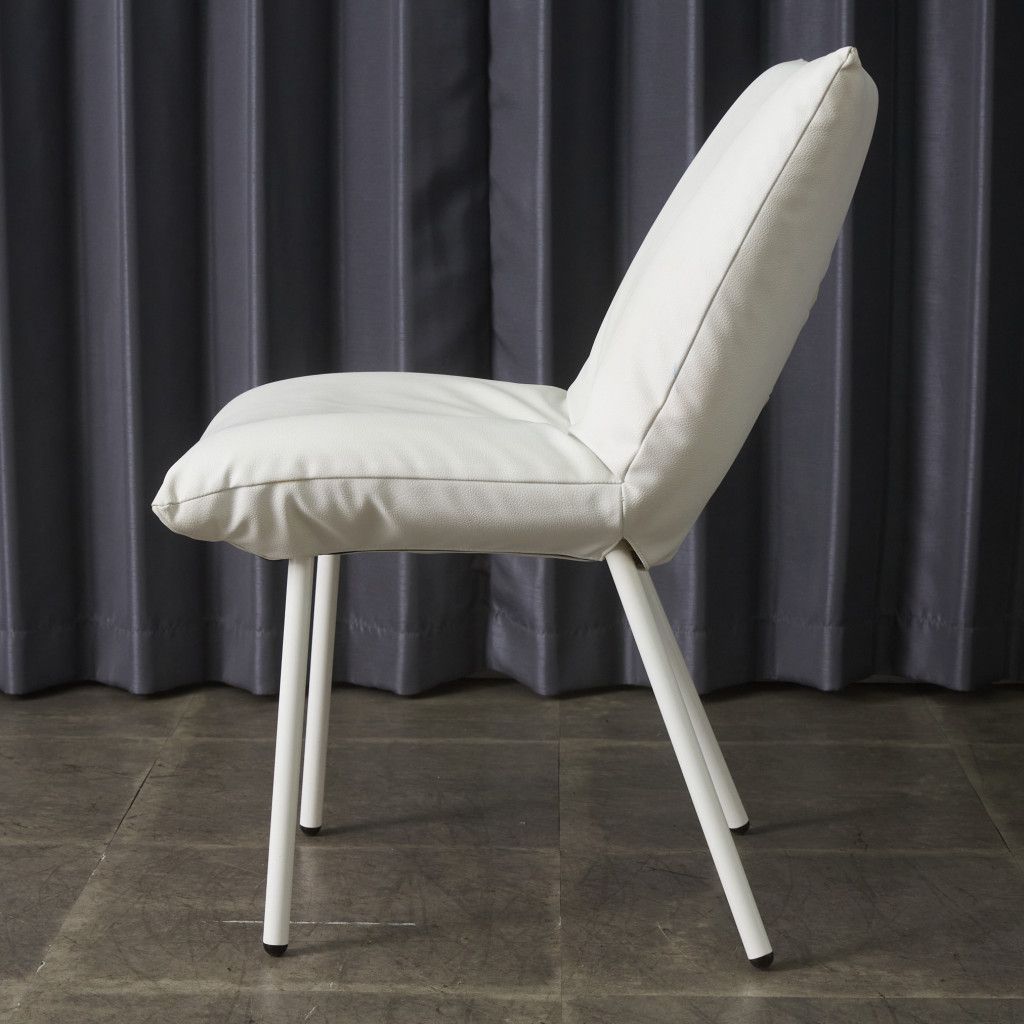 【発送の場合は即購入不可】 定価10万〜 Ligne Roset Calin スチールレッグ ダイニングチェア 椅子 フランス リーンロゼ カラン サイドチェア モダン 高級 98708 定価10万〜 Ligne Roset Calin スチールレッグ ダイニングチェア 椅子