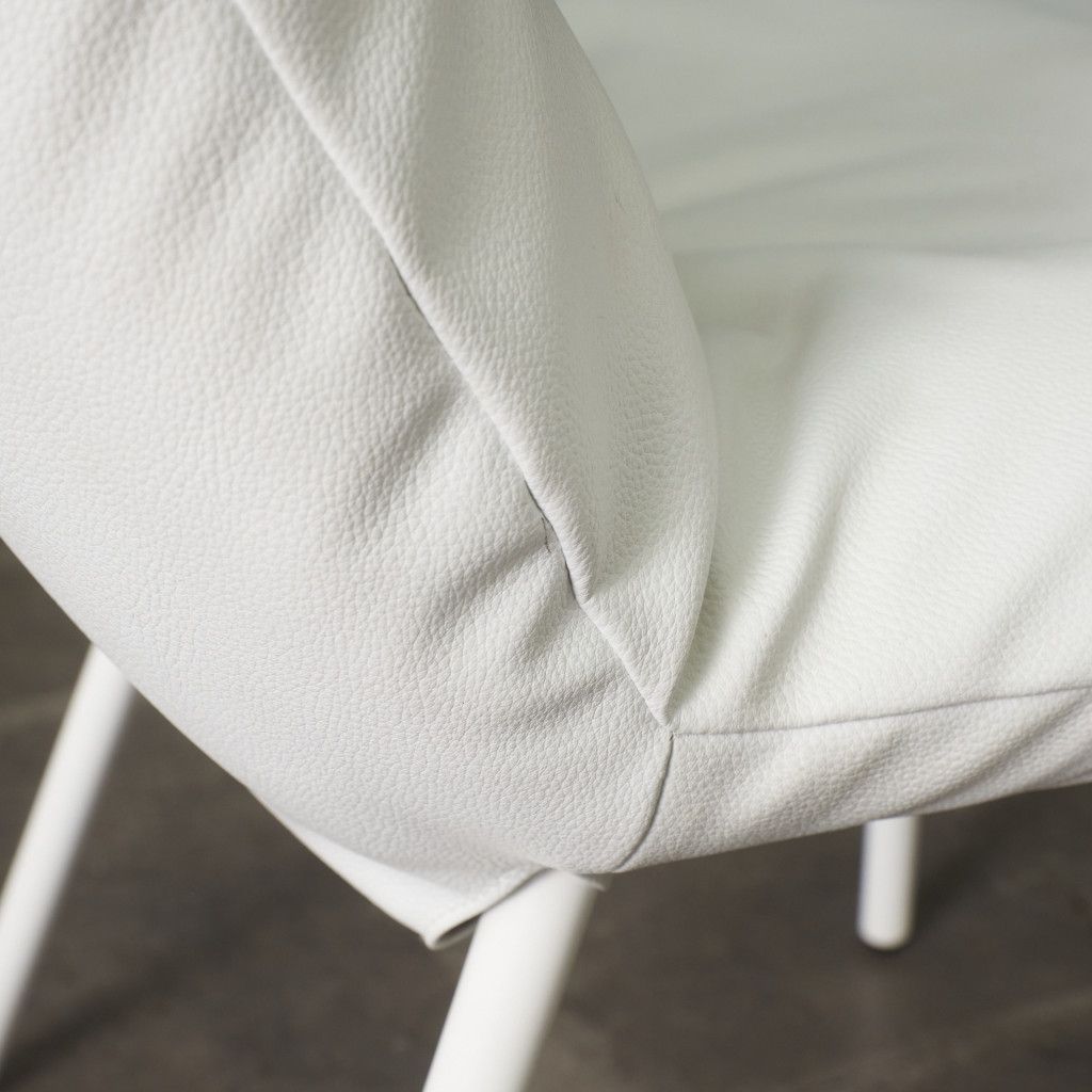 定価10万〜 Ligne Roset Calin スチールレッグ ダイニングチェア 椅子