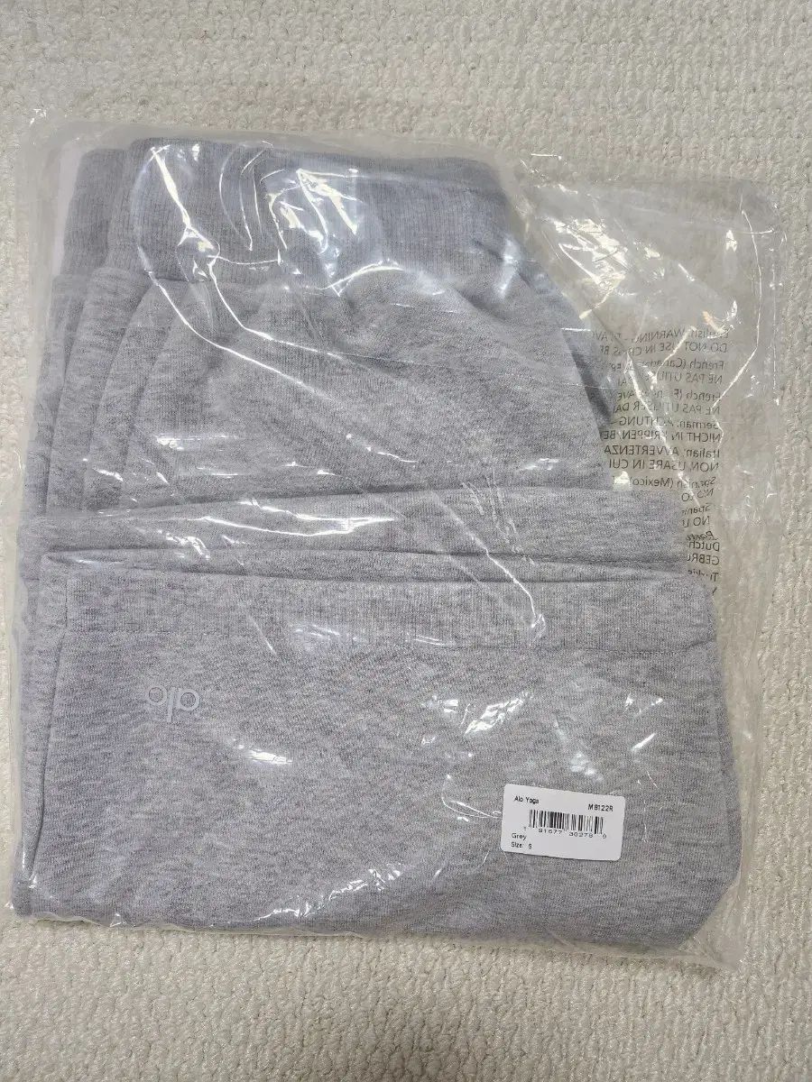 alo ヨガ ハーフパンツ グレー 新品 7,874円