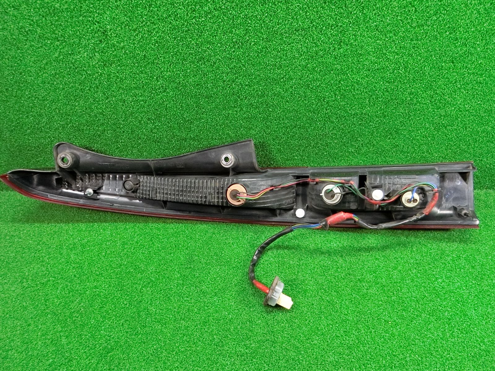 15736] 送料無料 ダイハツ ムーヴ L175S 右 テールライト テールランプ