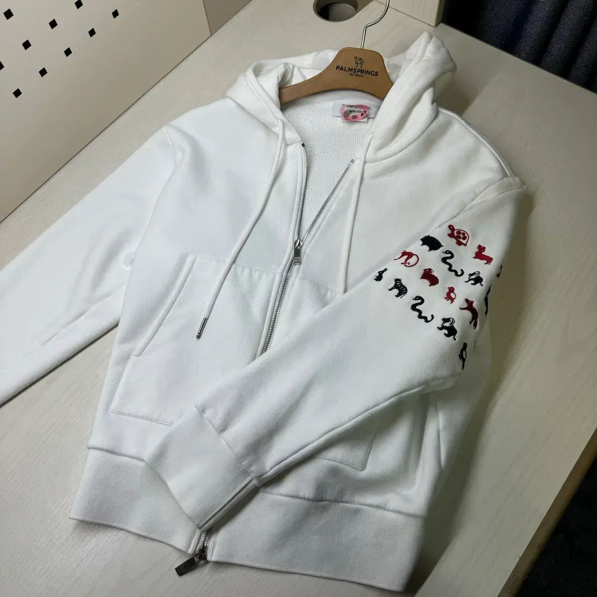 正規品/42サイズ Thom Browne トム・ブラウン ANIMAL アニマル 刺繍 ジップアップ フーディー 白
